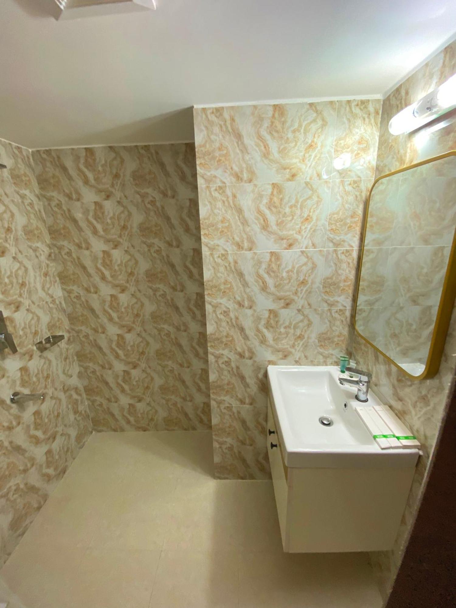 Hotel Valentino Noakhali Exteriör bild