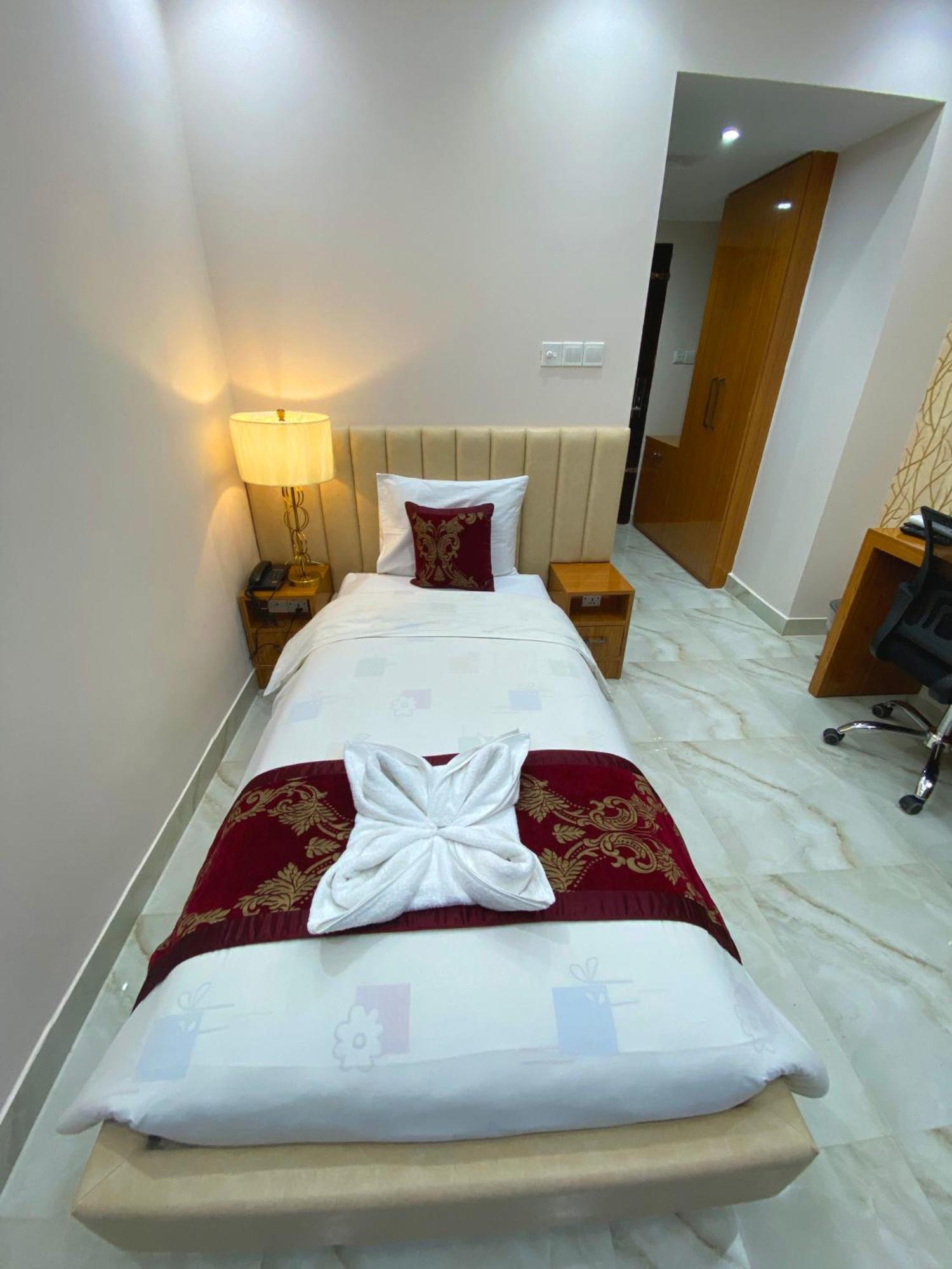 Hotel Valentino Noakhali Exteriör bild